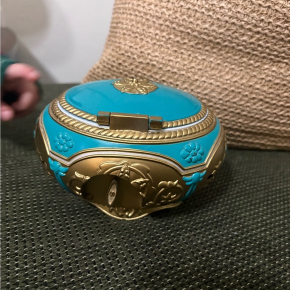 Anastasia Vintage Toy Music Box - Picture 4 of 11